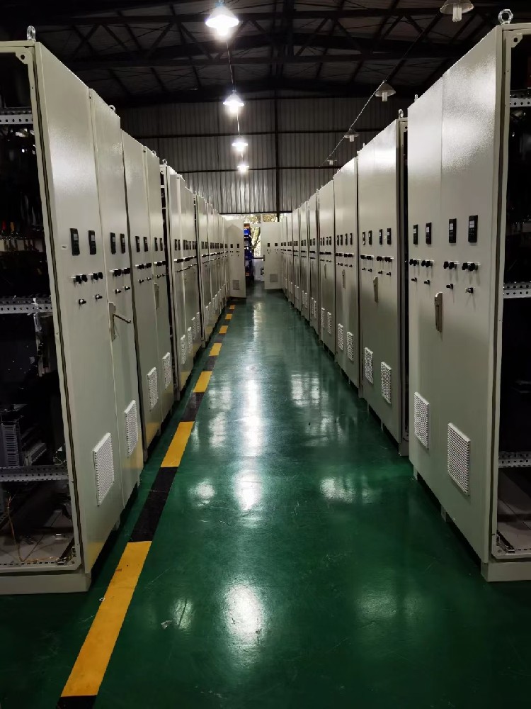 若何对电力调整器进行定期守护和机能检测？