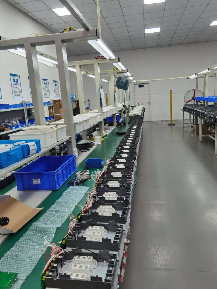 电力调整器的额定电压、额定电流和额定功率是若何确定的？