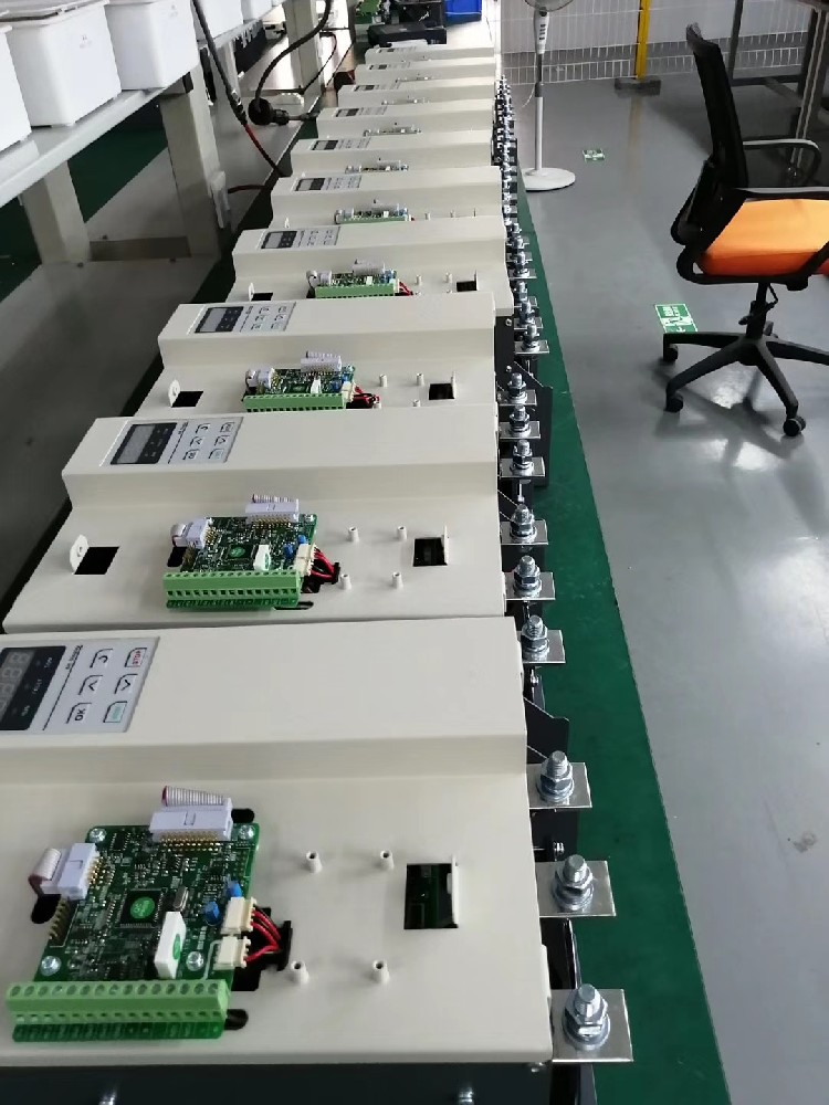 电力调整器与变频器在某些利用场景下职能有沉叠，若何抉择使用哪一个？