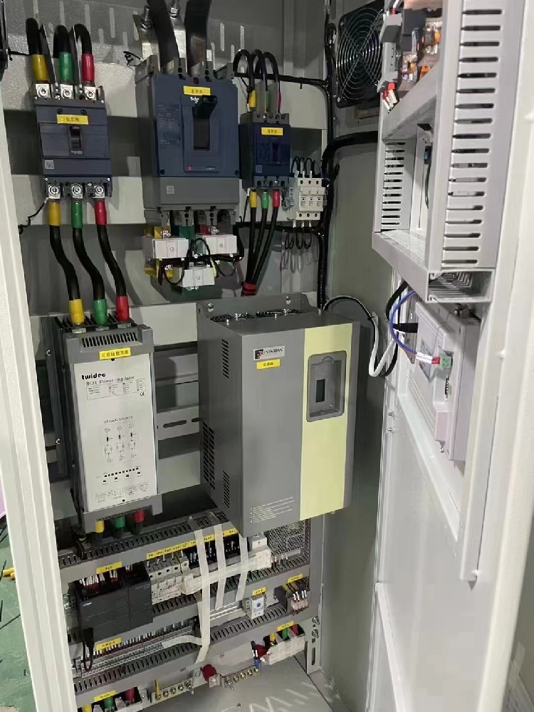 对于间歇性工作的负载，若何选择相宜的电力调整器以提高其使用寿命？