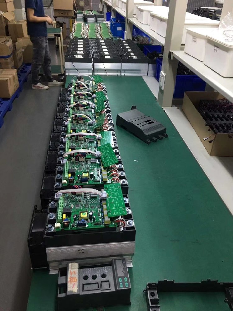 当电力调整器接入的电网存在三相不平衡时，会产生什么后果及若何解决？