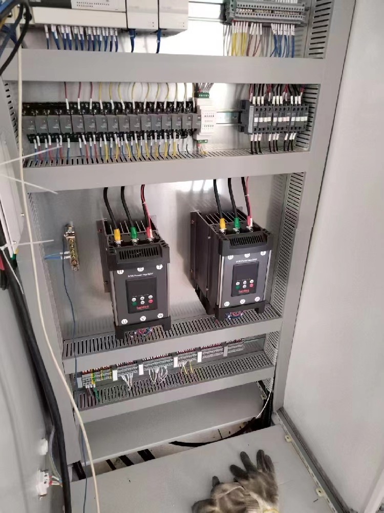 电力调整器操作界面显示的故障代码在说明书中找不到对应的诠释，该若何获取正确的故障信息和解决步骤？